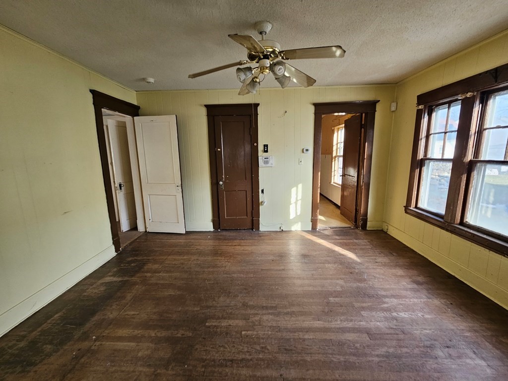 73-75 Kenyon Street Springfield, MA 01109 - Photo 12 of 25 Gallery Image 12