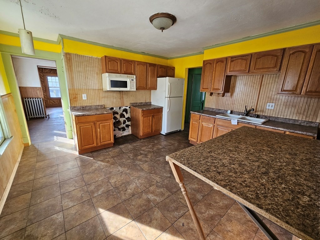 73-75 Kenyon Street Springfield, MA 01109 - Photo 15 of 25 Gallery Image 15