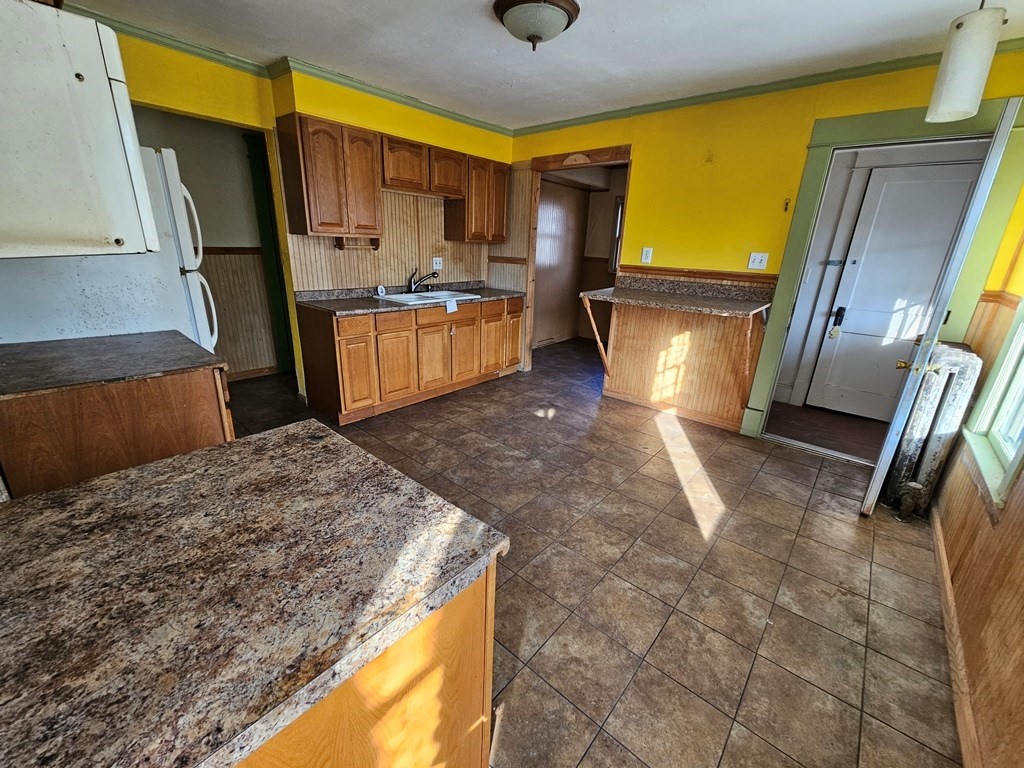 73-75 Kenyon Street Springfield, MA 01109 - Photo 16 of 25 Gallery Image 16