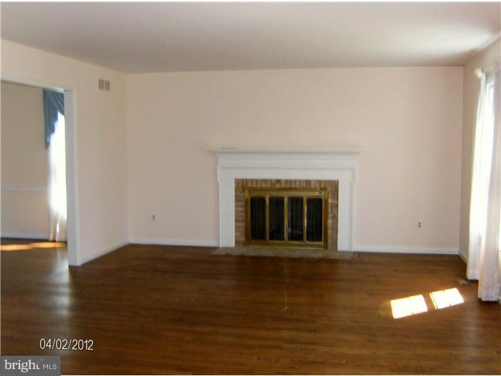 536 Bartram Road Moorestown, NJ 08057 - Photo 4 of 25 Living Room