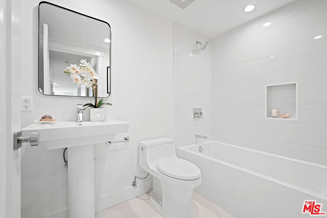 2817 3rd Street, Unit 1 Santa Monica, CA 90405 - Photo 27 of 34