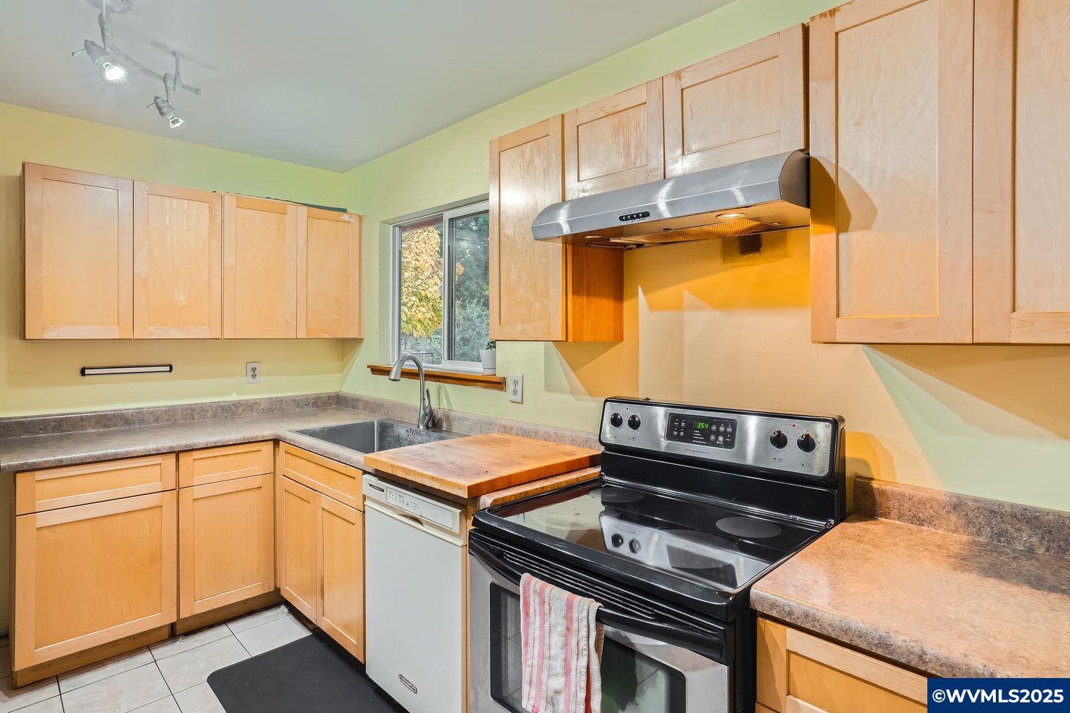12365 Southeast Eola Hills Road Amity, OR 97101 - Photo 10 of 27