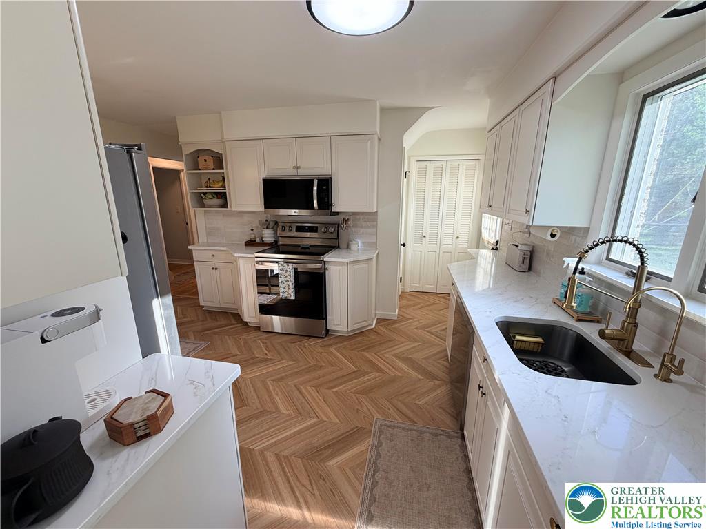 389 Barrett Road Emmaus, PA 18049 - Photo 14 of 35