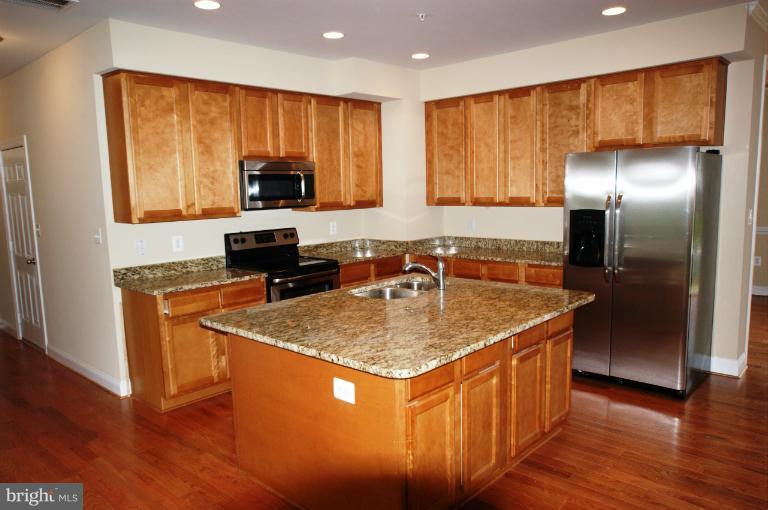 12023 Deka Road Clinton, MD 20735 - Photo 2 of 23 Kitchen