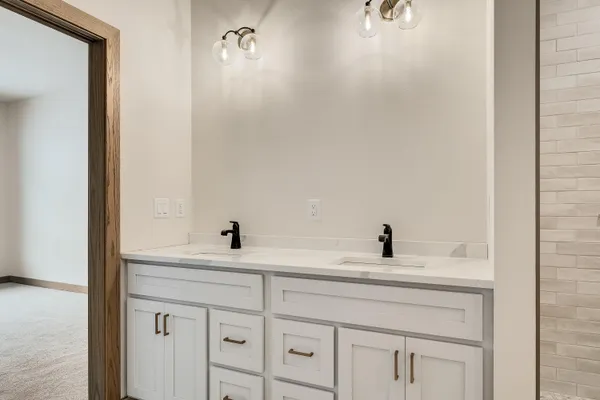 $460,000 | 4043 Brook Elizabeth Drive, Onalaska, WI 54650