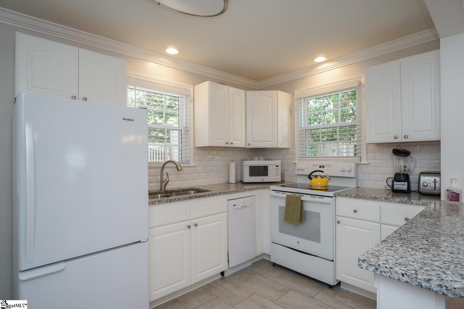 203 Lowndes Hill Road Greenville, SC 29607 - Photo 11 of 29