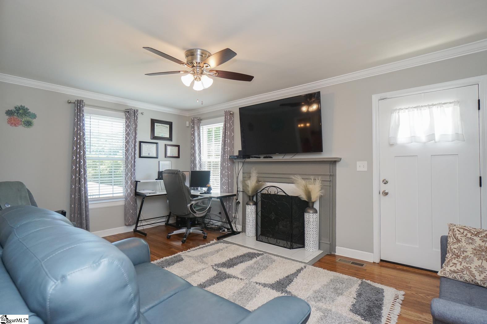 203 Lowndes Hill Road Greenville, SC 29607 - Photo 4 of 29