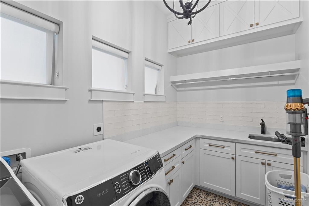 2504 Tulip Street Mission, TX 78574 - Photo 16 of 26 a utility room with sink dryer and washer