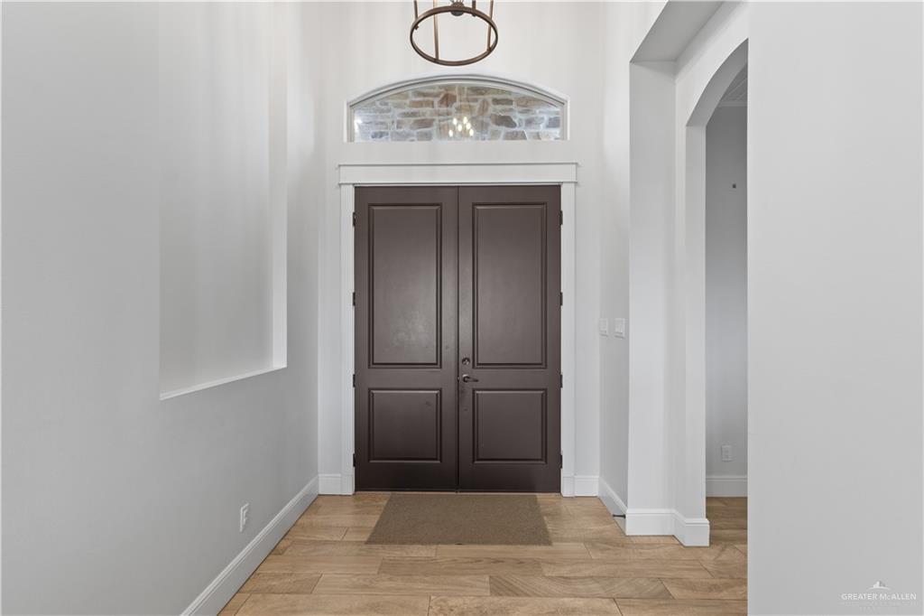 2504 Tulip Street Mission, TX 78574 - Photo 5 of 26 a view of entryway with kitchen