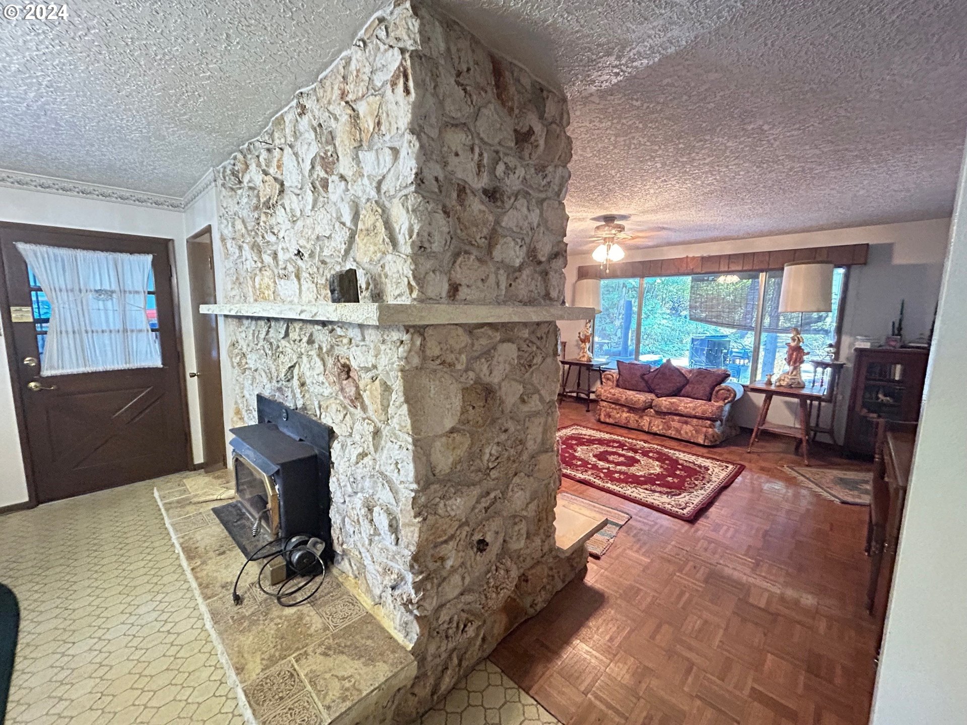 14240 Southwest Parmele Road Gaston, OR 97119 - Photo 5 of 16 Fireplace Stove