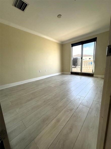 1362 Bayview Drive Fort Lauderdale, FL 33304 - Photo 17 of 35