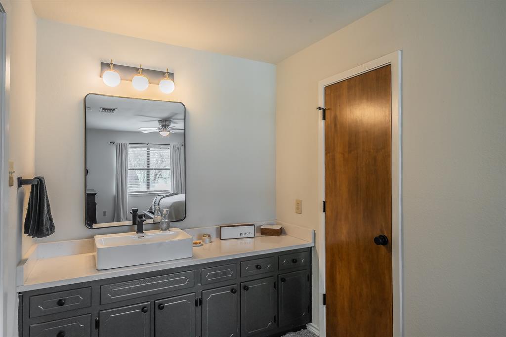302 West Hale Avenue Decatur, TX 76234 - Photo 15 of 33