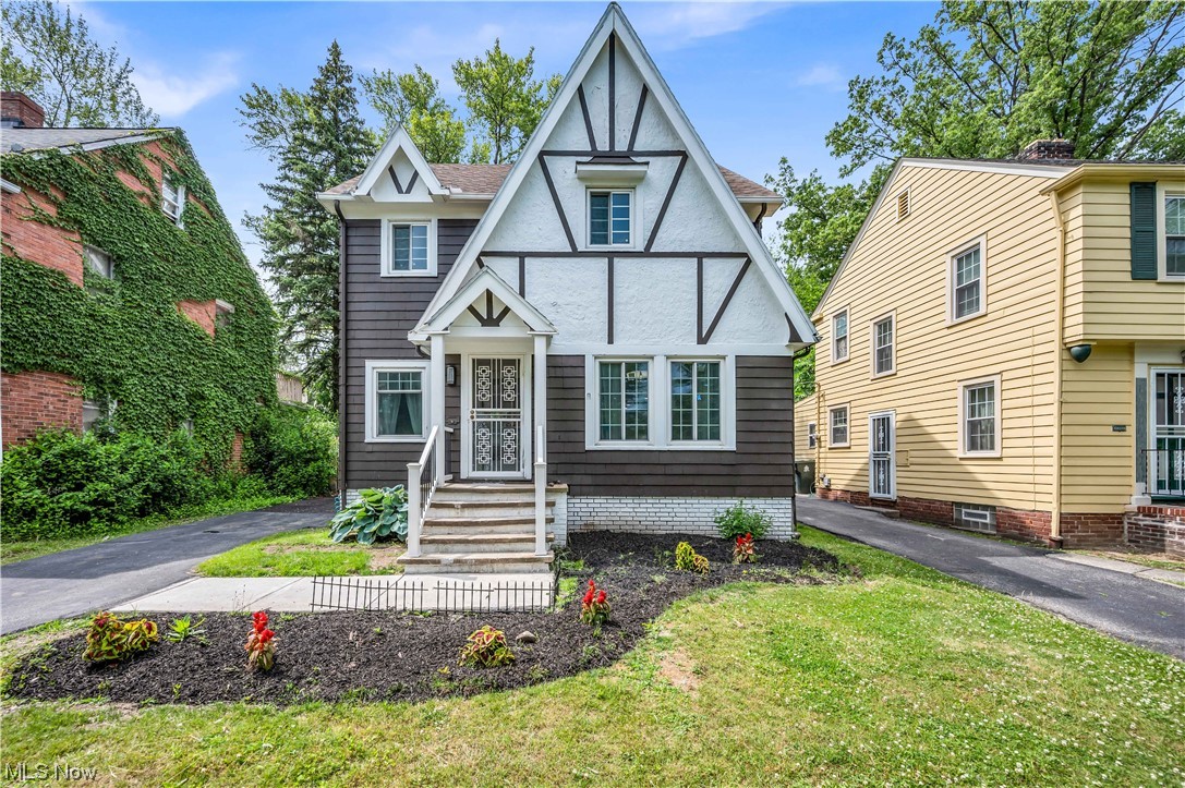 3394 Hartwood Road Cleveland, OH 44112 - Photo 1 of 32