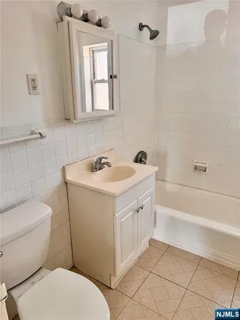 $1,750 | 401 West Madison Avenue, Unit 7, Dumont, NJ 07628