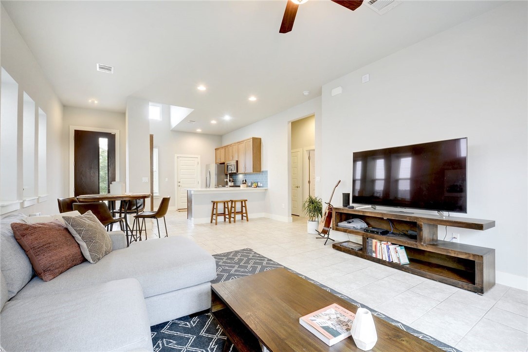 5400 Daimler Drive Austin, TX 78744 - Photo 10 of 40