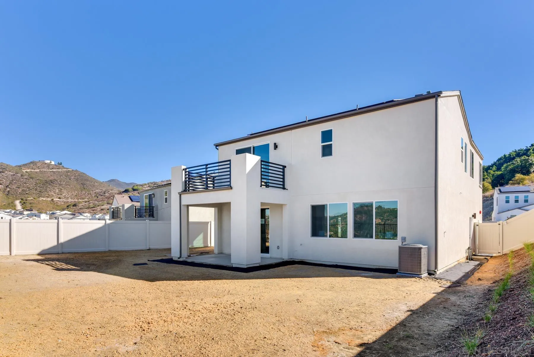 650 Meadowood Street Fallbrook, CA 92028 - Photo 2 of 24