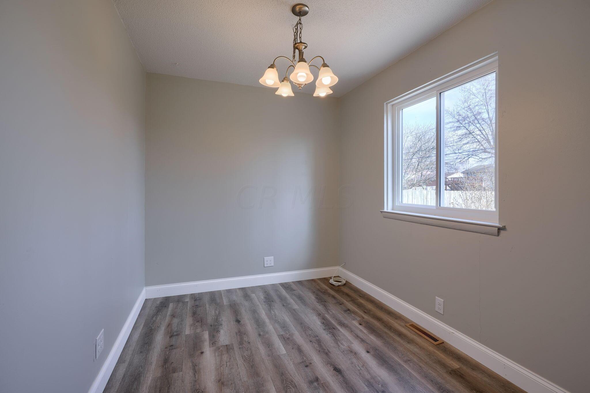 2520 Daily Road Columbus, OH 43232 - Photo 10 of 21 Separate Dining Area