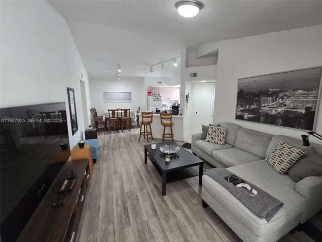 $2,000 | 12840 Vista Isles Drive, Unit 622, Sunrise, FL 33325