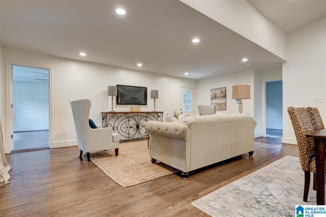 530 Edgecrest Circle Birmingham, AL 35209 - Photo 6 of 25