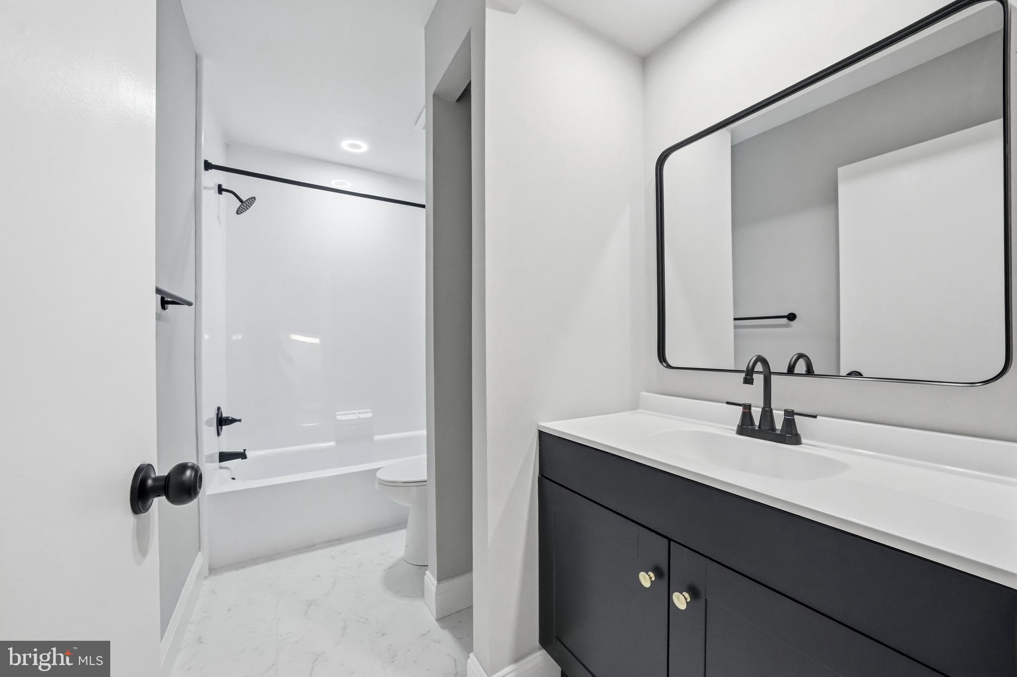 50 Centennial Road Telford, PA 18969 - Photo 13 of 21 Upstairs full hall bathroom with tub shower