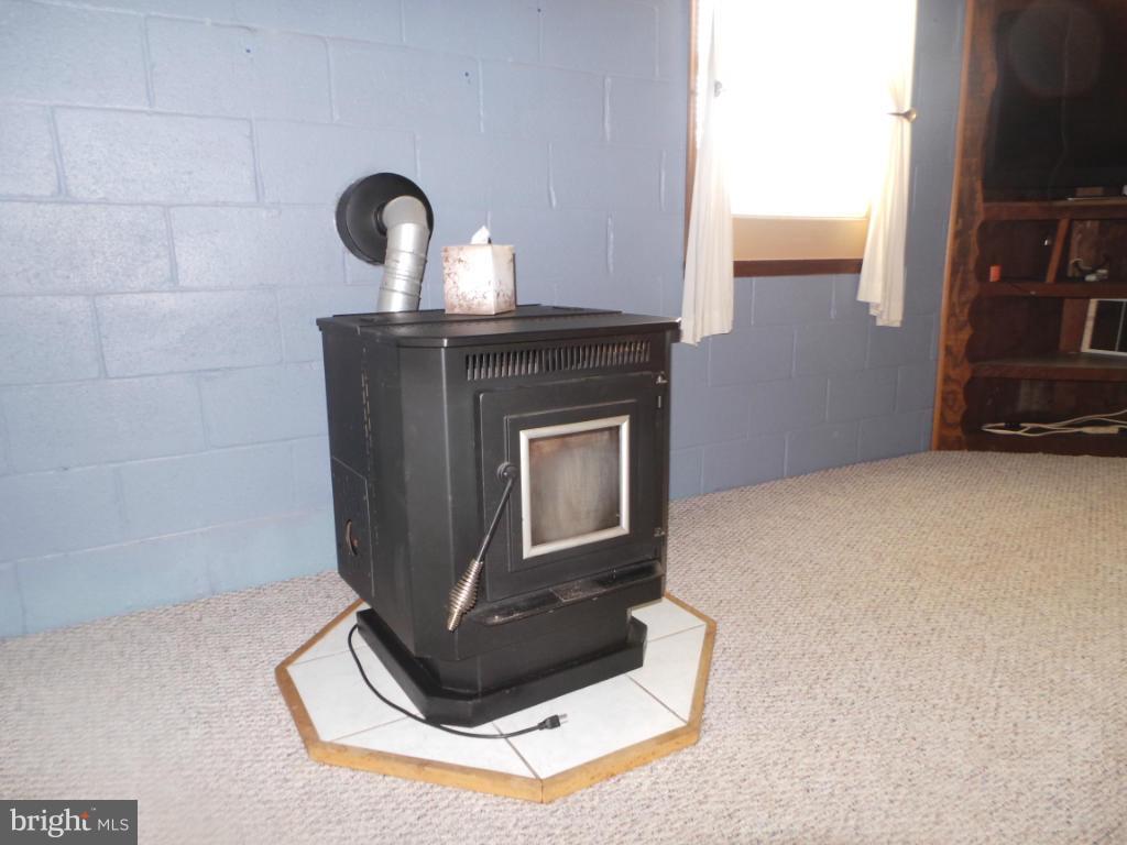 9662 Winchester Grade Road Berkeley Springs, WV 25411 - Photo 13 of 24 Interior (General)