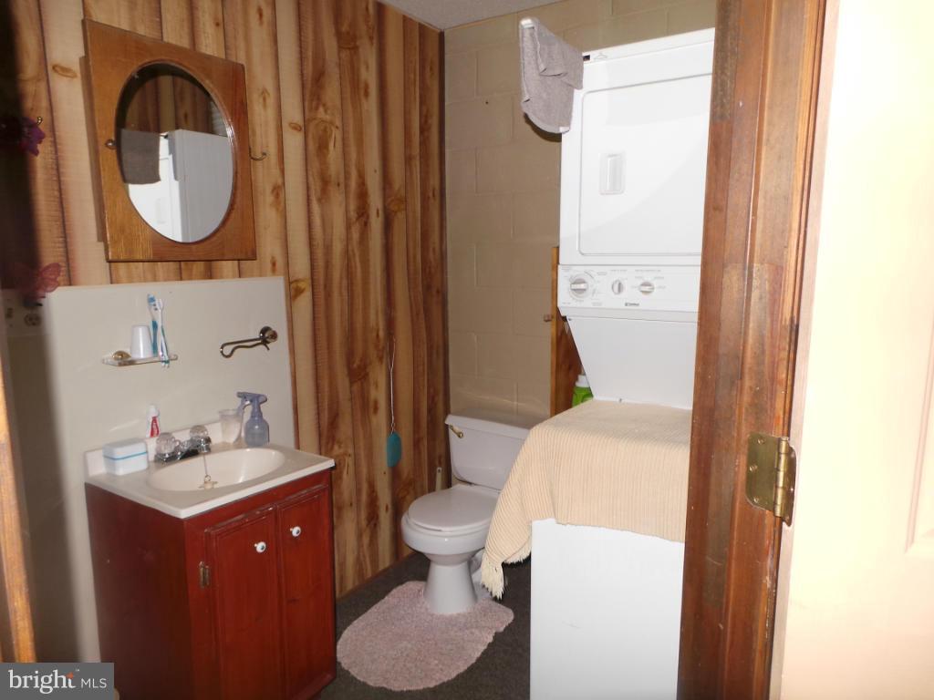 9662 Winchester Grade Road Berkeley Springs, WV 25411 - Photo 17 of 24 Bath