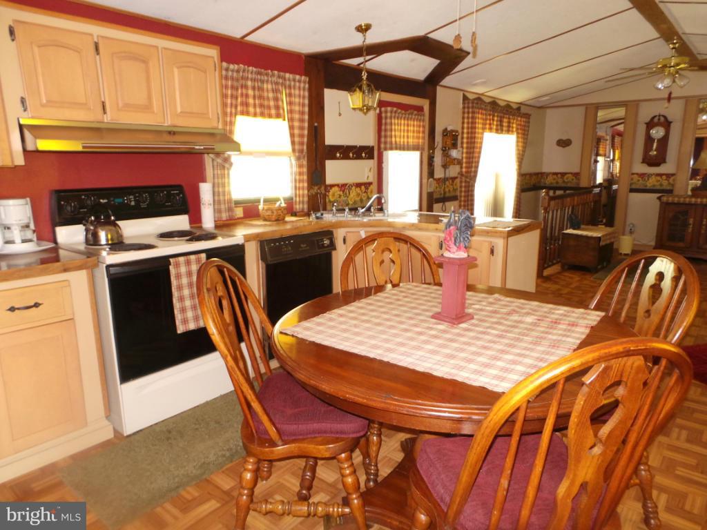 9662 Winchester Grade Road Berkeley Springs, WV 25411 - Photo 5 of 24 Kitchen