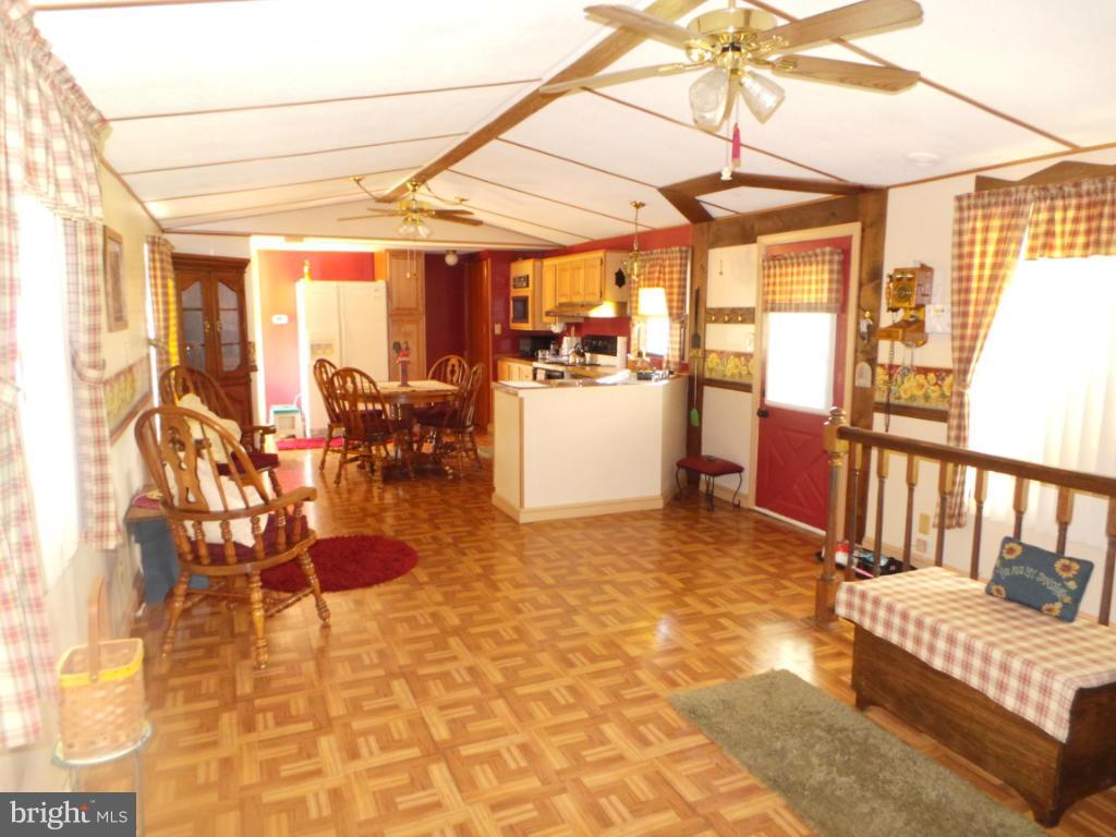 9662 Winchester Grade Road Berkeley Springs, WV 25411 - Photo 6 of 24 Living Room