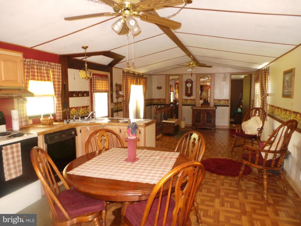 9662 Winchester Grade Road Berkeley Springs, WV 25411 - Photo 7 of 24 Kitchen