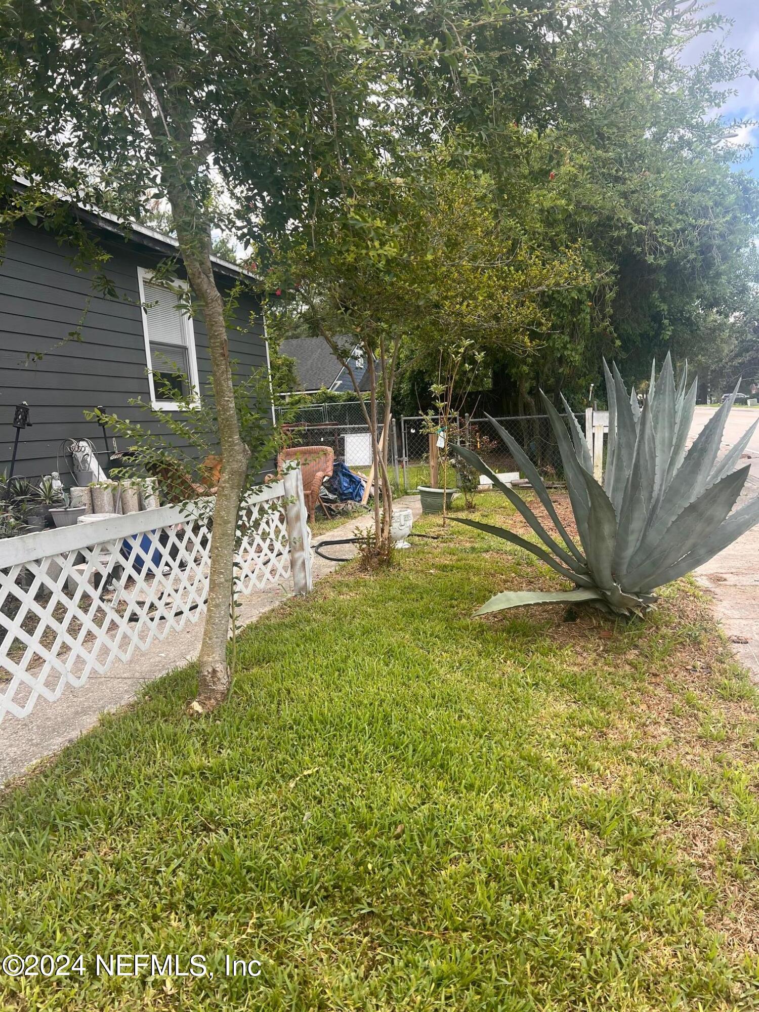 4203 Spring Park Road Jacksonville, FL 32207 - Photo 4 of 19 a view of a chairs in a backyard