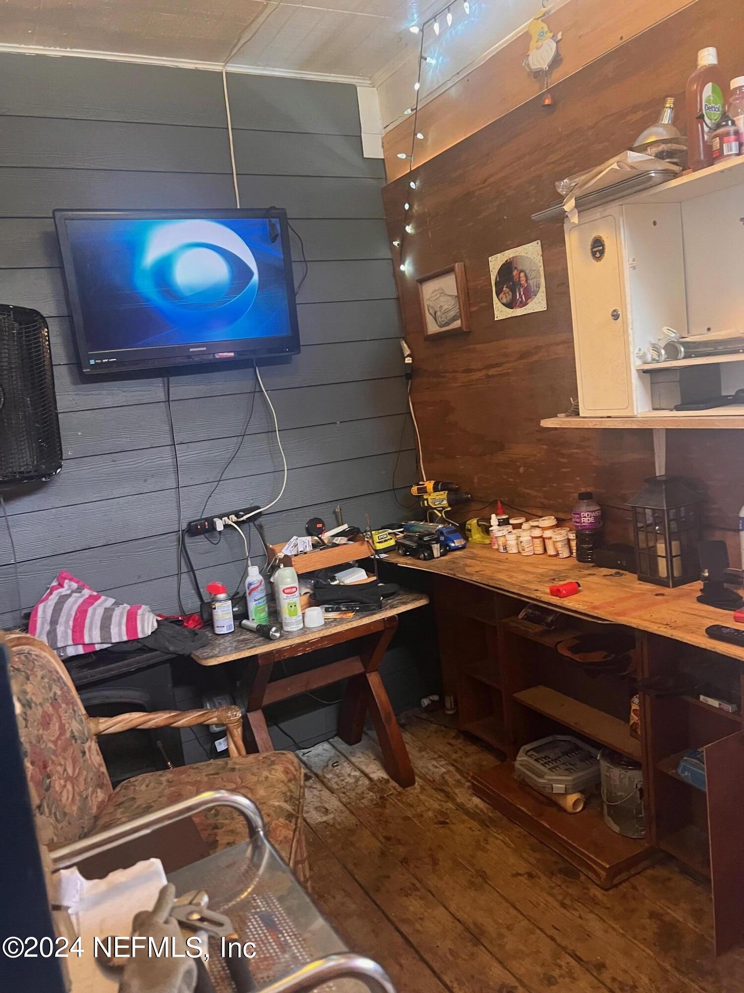 4203 Spring Park Road Jacksonville, FL 32207 - Photo 9 of 19 a room with gym equipment