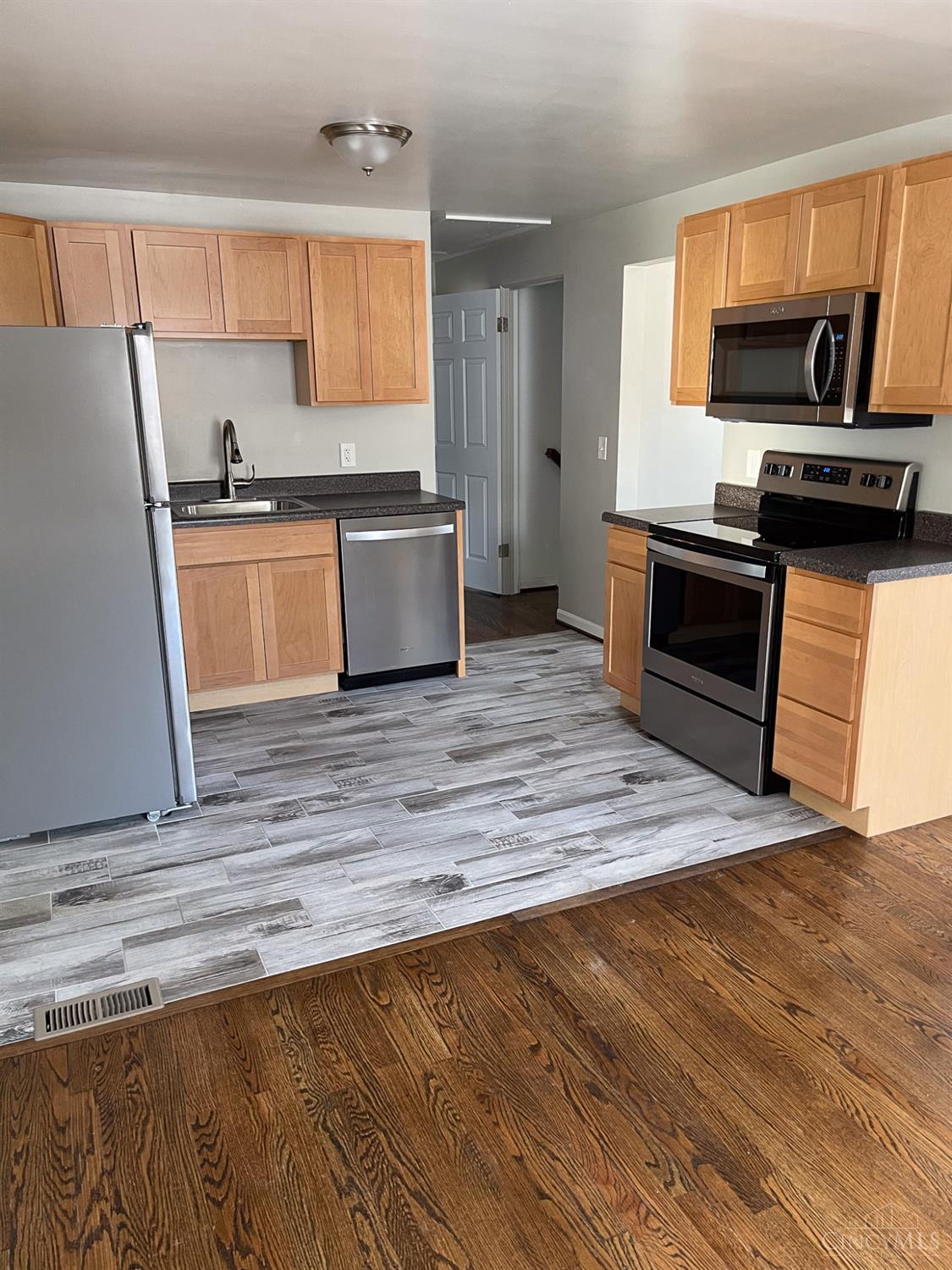 6903 Taylor Road Cincinnati, OH 45248 - Photo 6 of 29