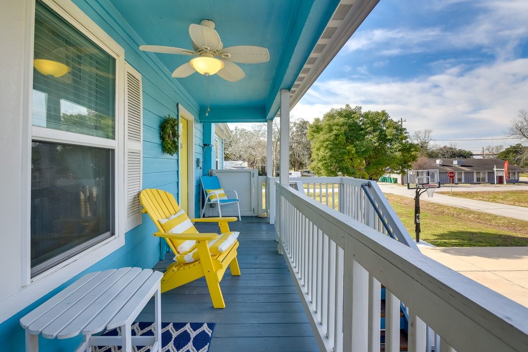 1206 4th Street Seabrook, TX 77586 - Photo 2 of 15 a view of balcony with furniture