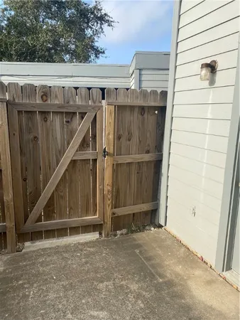 $950 | 5031 Meandering Lane, Corpus Christi, TX 78413