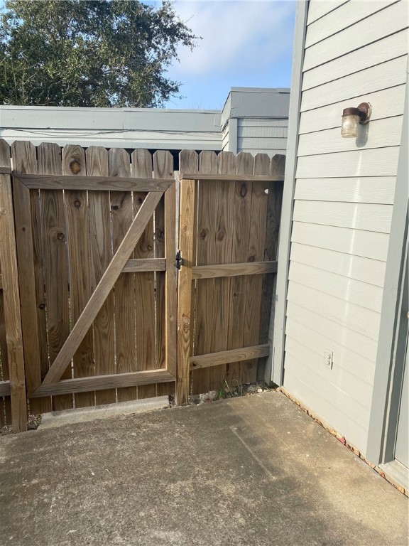 5031 Meandering Lane Corpus Christi, TX 78413 - Photo 9 of 9 a backyard of a house