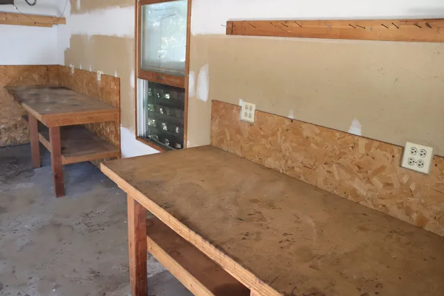 a view of entryway with a area