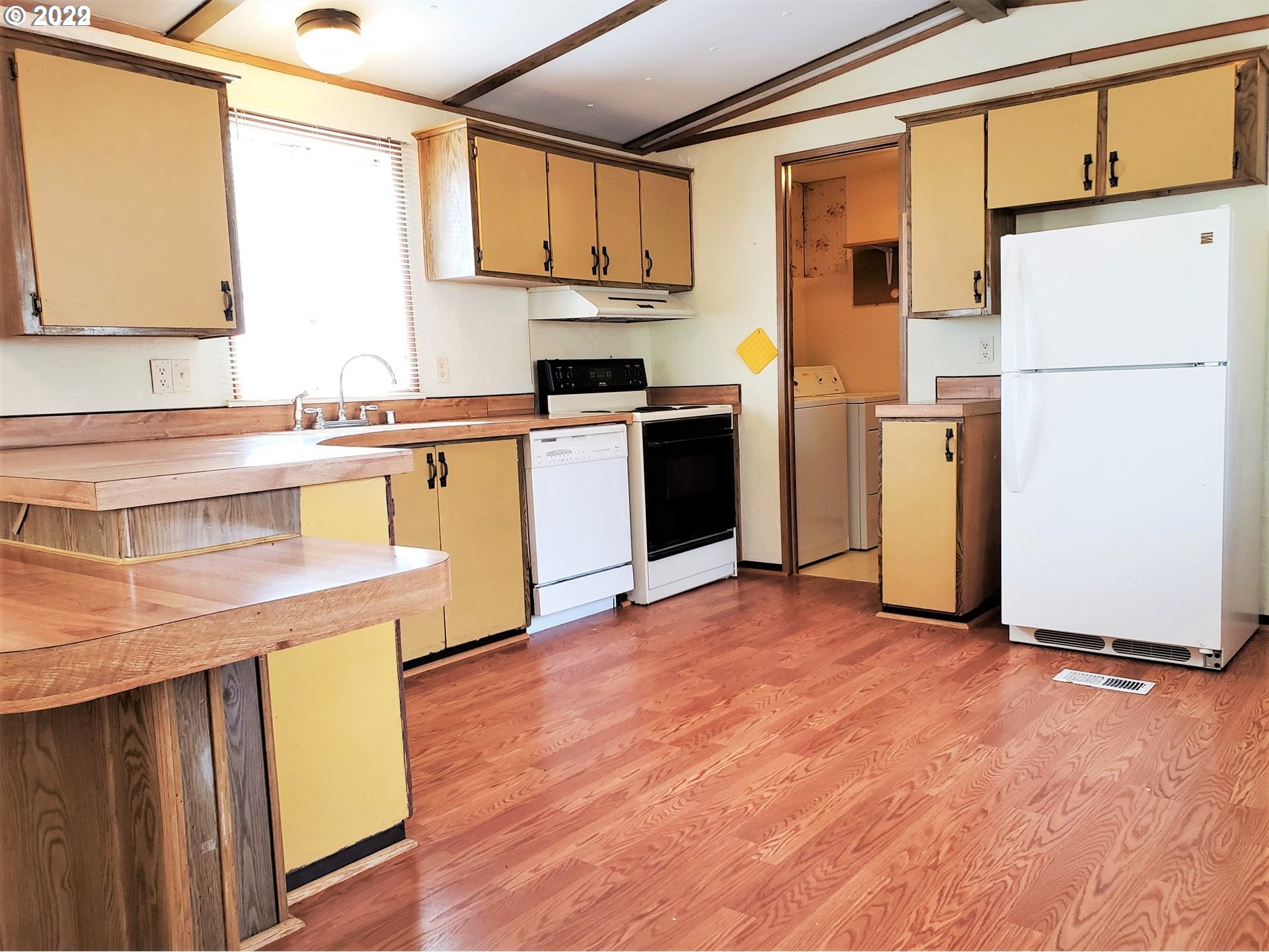 63622 North Spring Road Coos Bay, OR 97420 - Photo 5 of 24 Kitchen