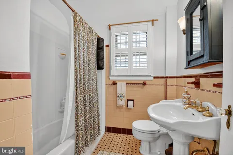 $575,000 | 6215 42nd Avenue, Hyattsville, MD 20781