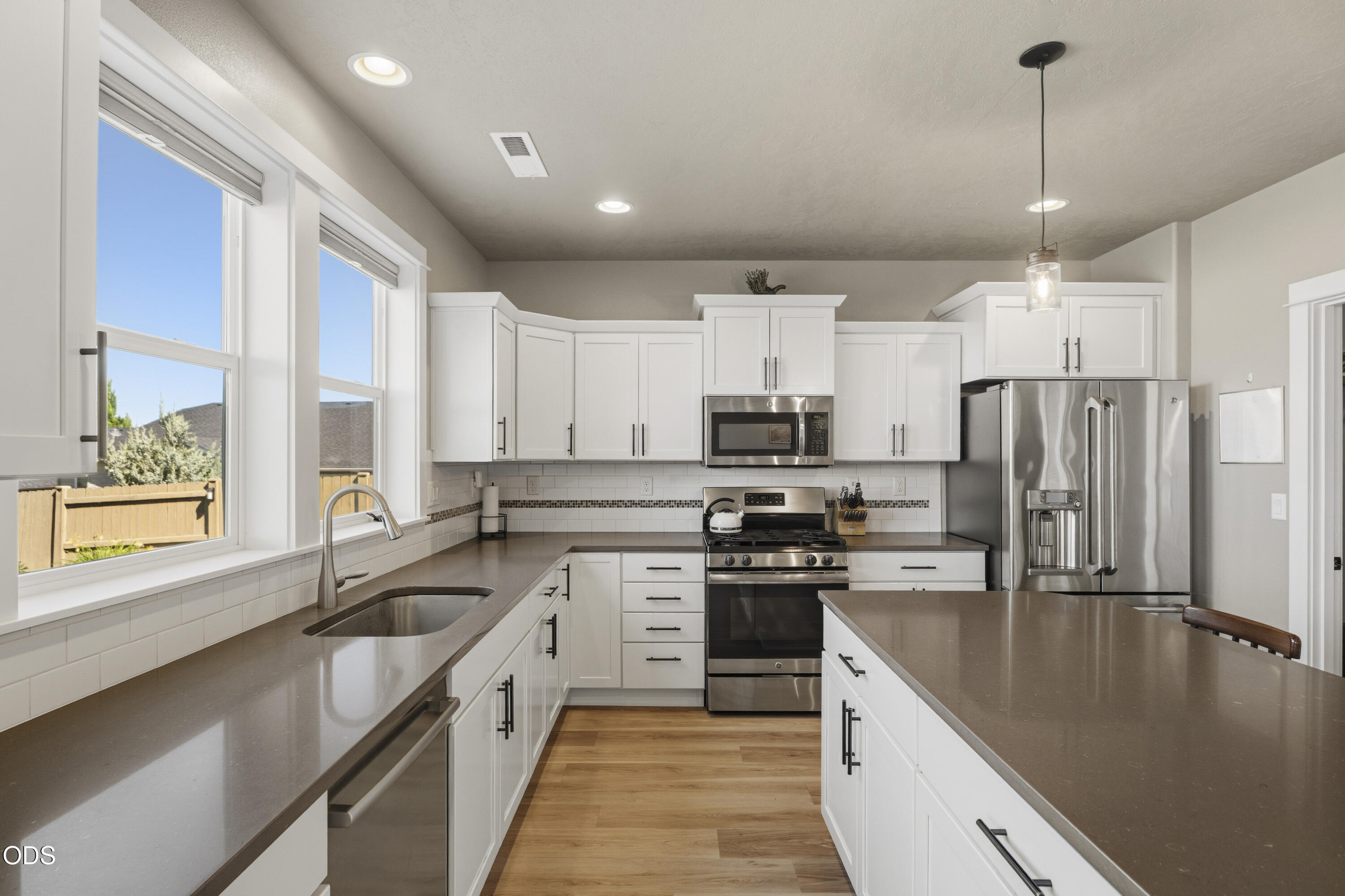 2859 Southwest 47th Street Redmond, OR 97756 - Photo 6 of 63