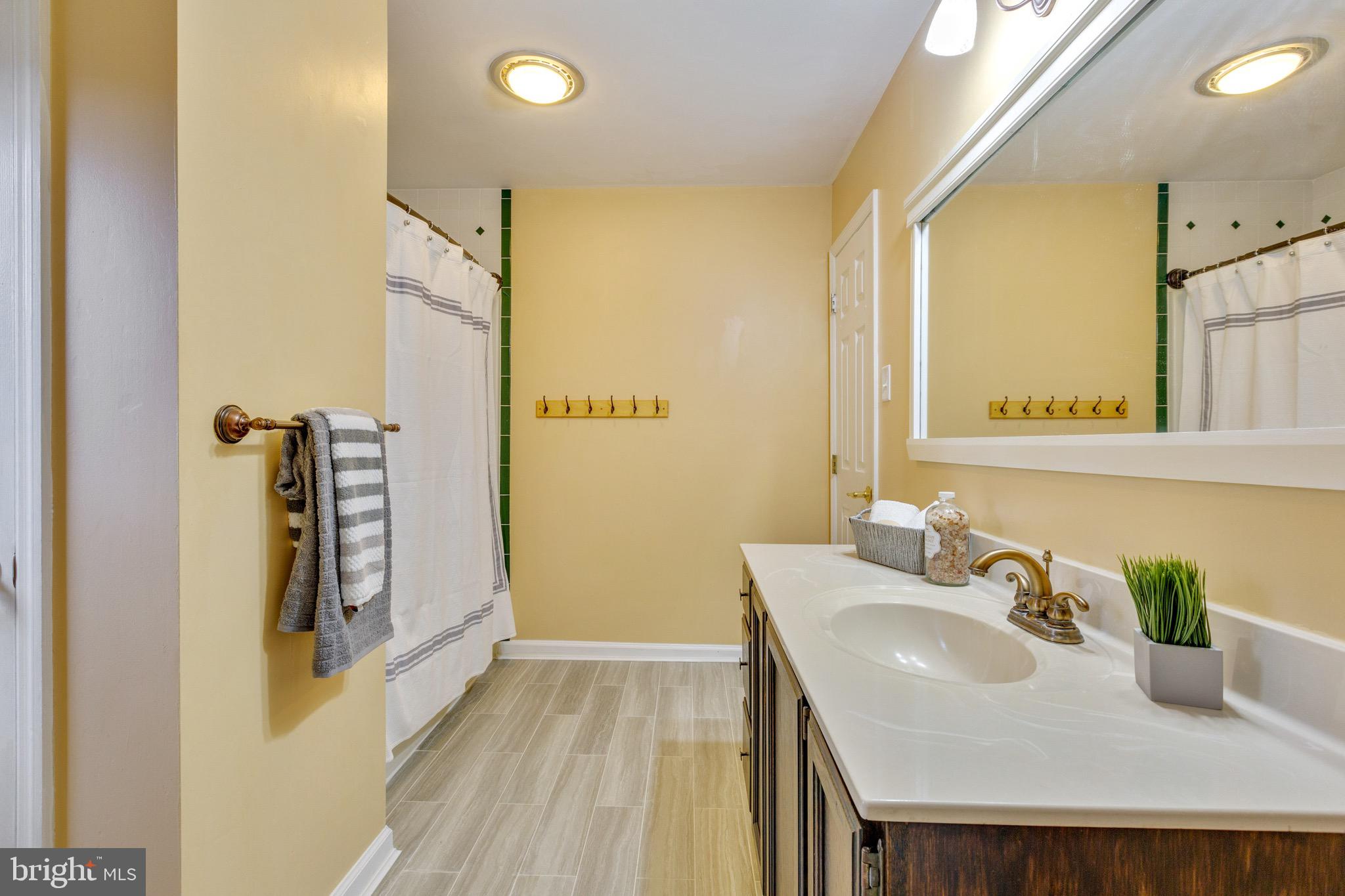 7163 Masters Road New Market, MD 21774 - Photo 17 of 33 New flooring and great flow!