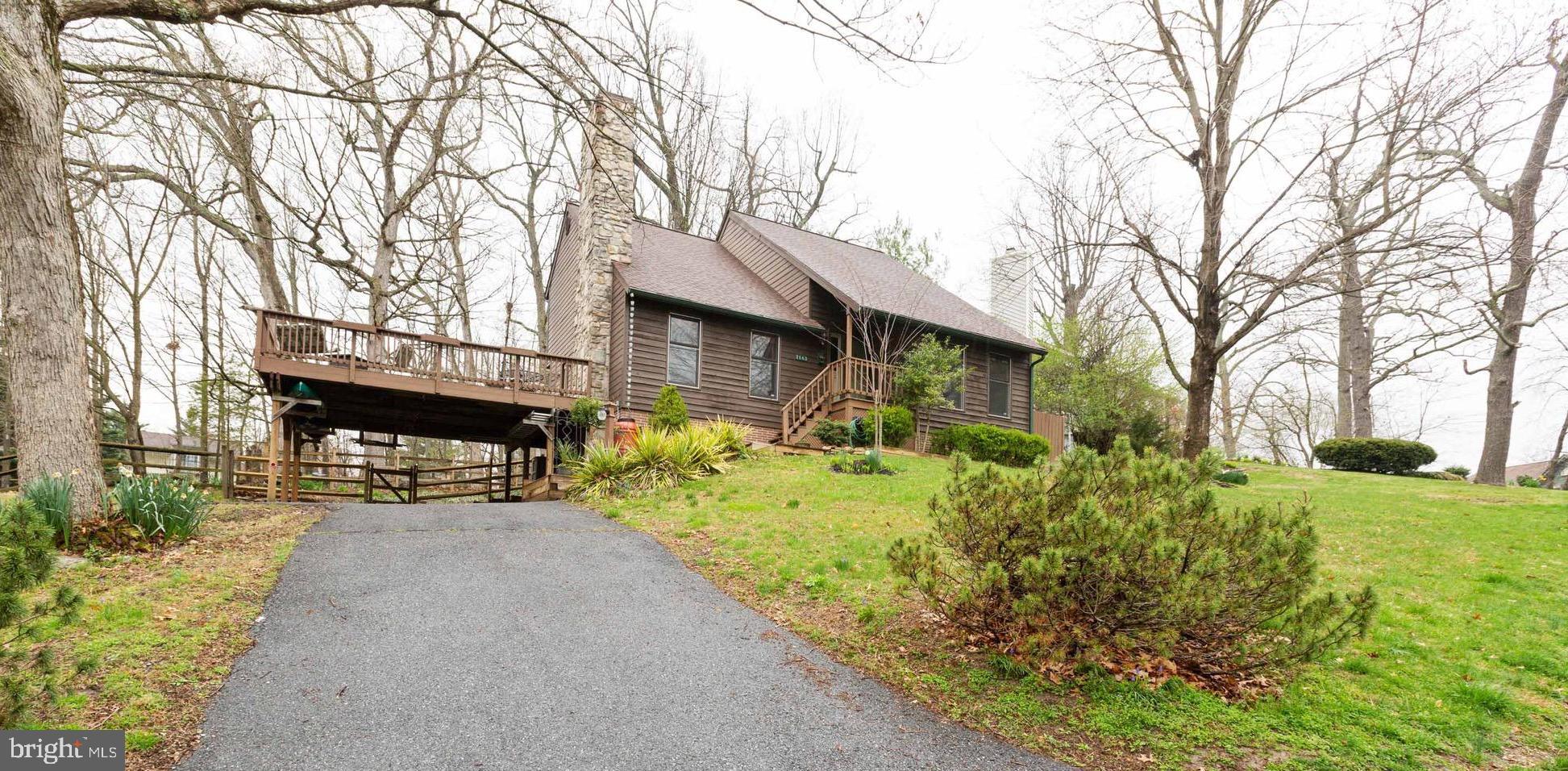 A cool contemporary that has it all!
