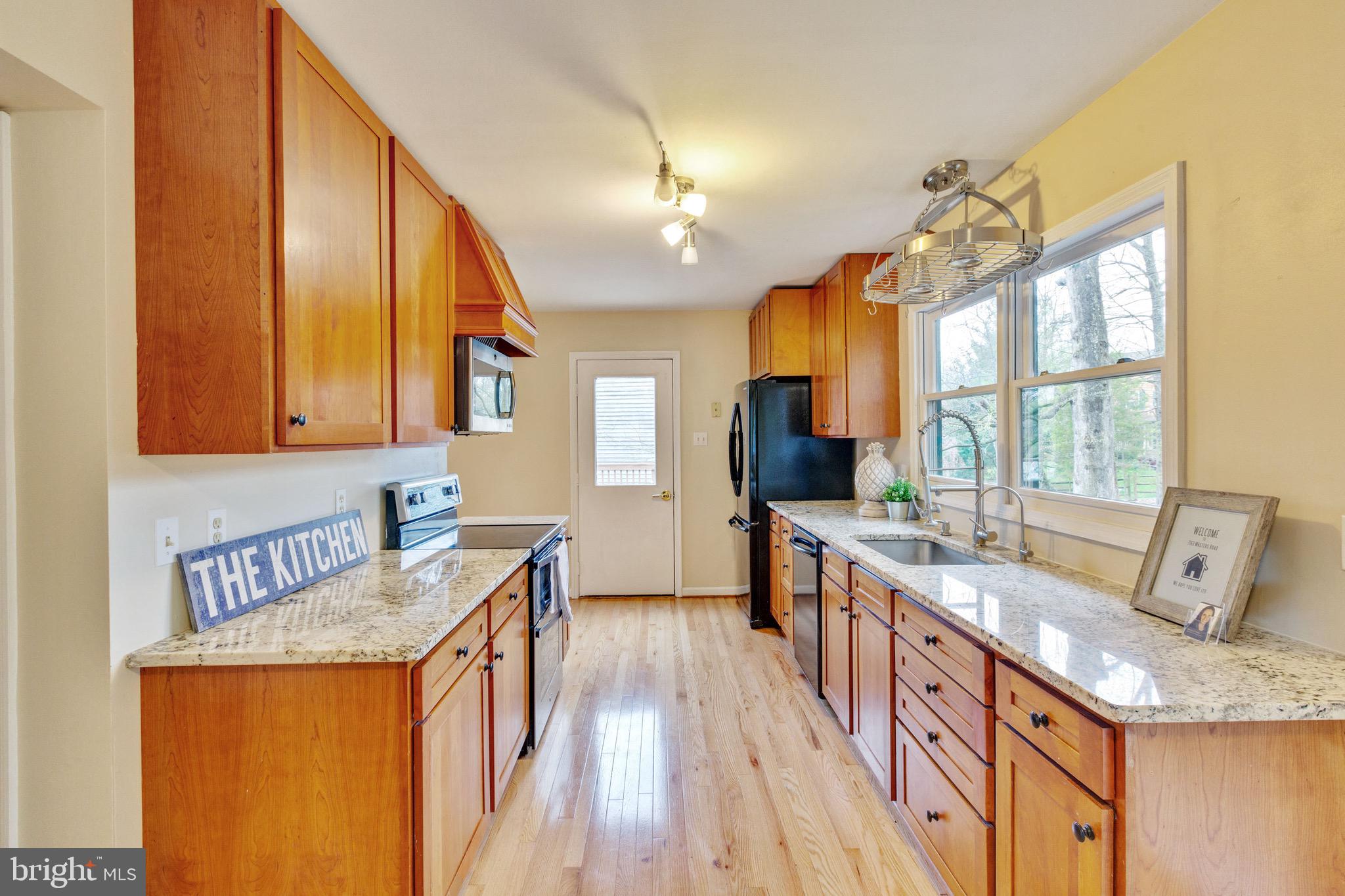 7163 Masters Road New Market, MD 21774 - Photo 9 of 33 New counter tops and updated cabinetry