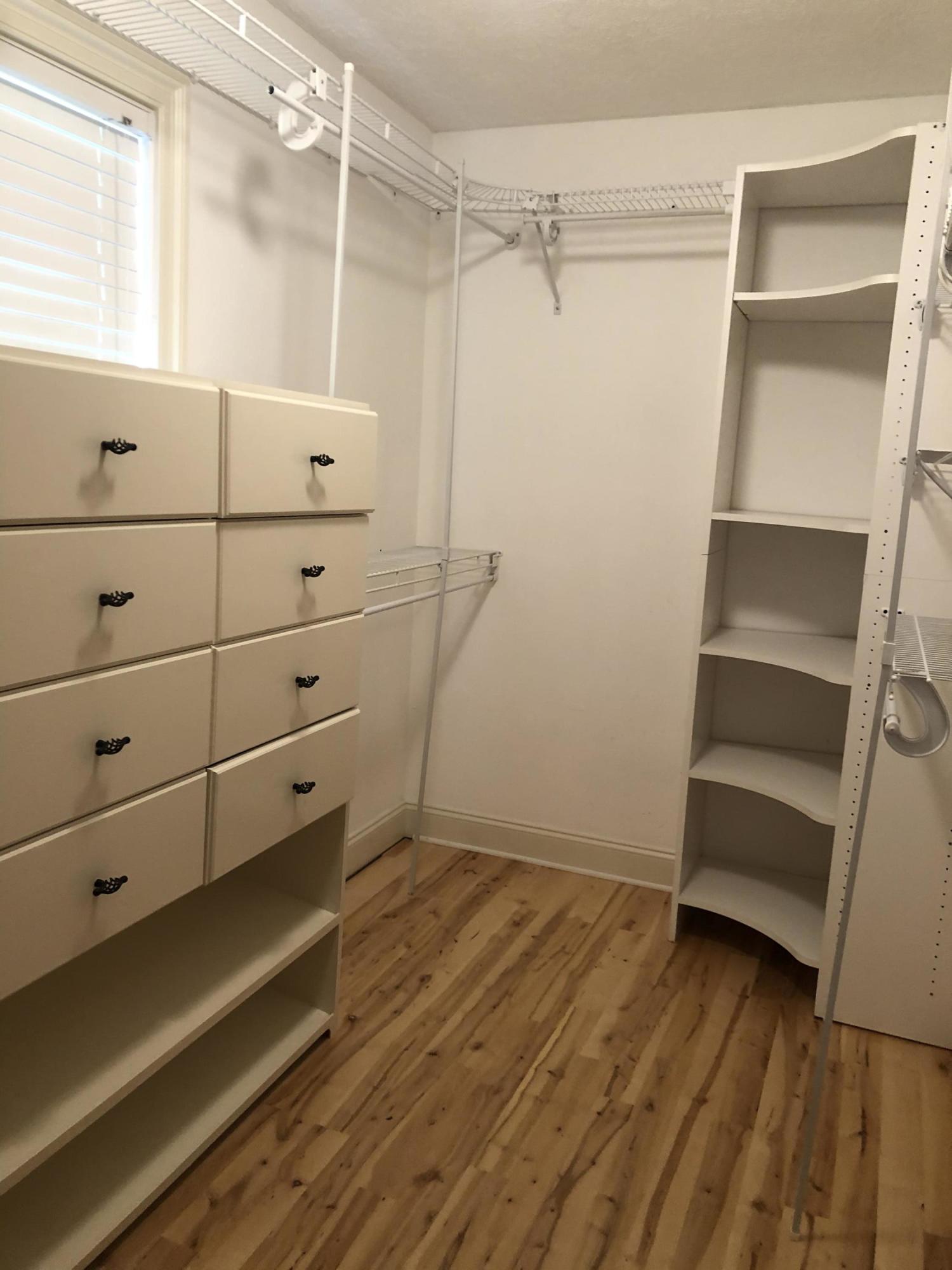 212 Geronimo Road Knoxville, TN 37934 - Photo 9 of 26 Master bedroom closet