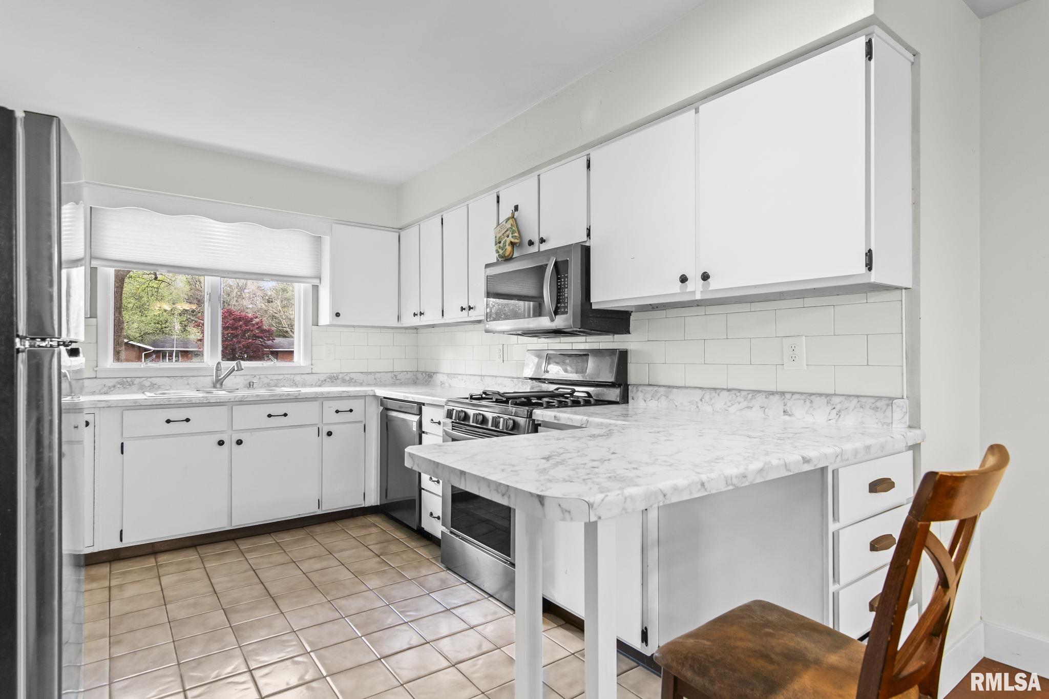 6088 Horseview Drive Springfield, IL 62712 - Photo 13 of 50