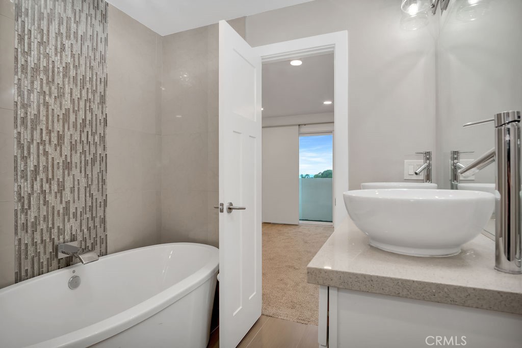 34511 Calle Monte Dana Point, CA 92624 - Photo 52 of 57 a view of a bathtub in a bathroom