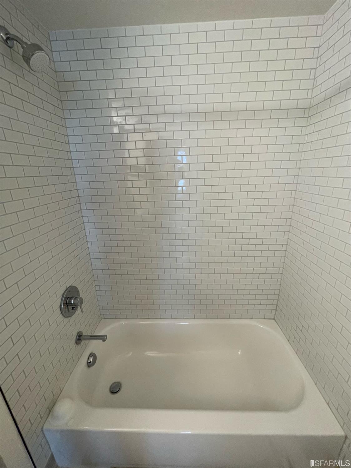 Larkin Street San Francisco, CA 94109 - Photo 13 of 24 a bathroom with a bathtub