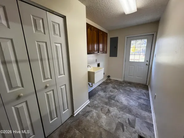 $2,400 | 1049 Halls Creek Road, Elizabeth City, NC 27909