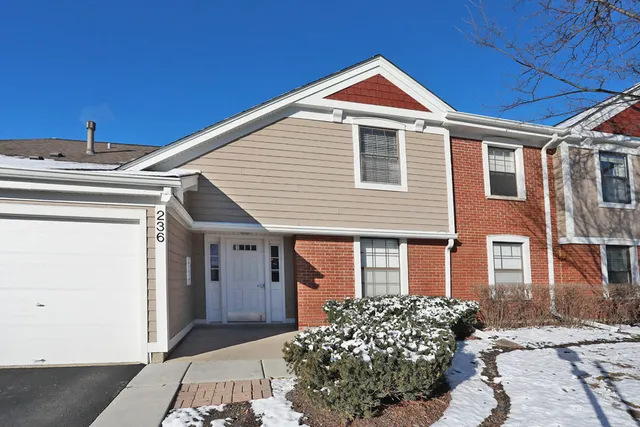 $2,400 | 236 Deerpath Court, Unit B1, Schaumburg, IL 60193