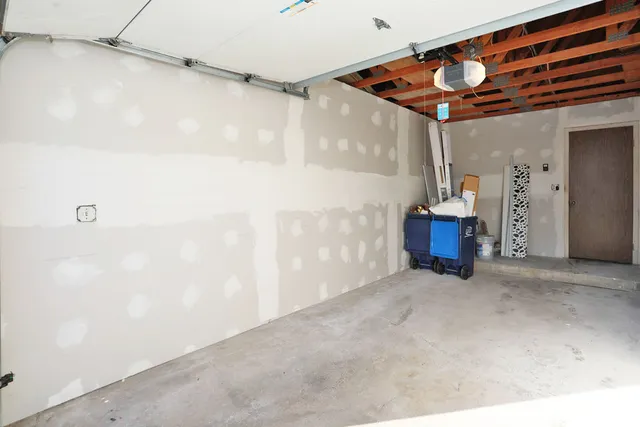 $2,400 | 236 Deerpath Court, Unit B1, Schaumburg, IL 60193