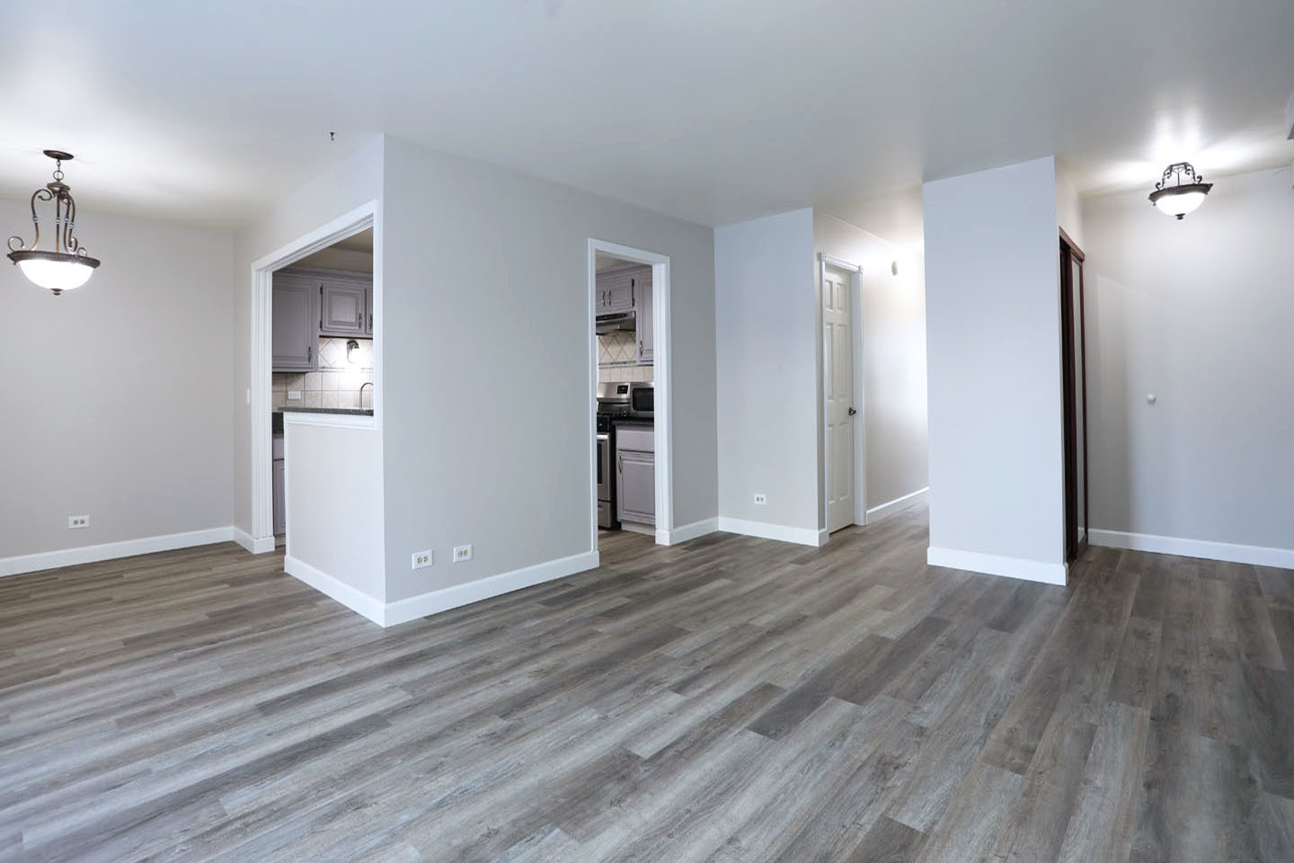 236 Deerpath Court, Unit B1 Schaumburg, IL 60193 - Photo 3 of 19